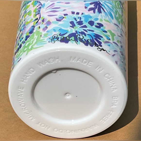 Brand New Lilly Pulitzer Tumbler with Straw Featured in Shell Of A Party 202203 - Picture 3 of 5